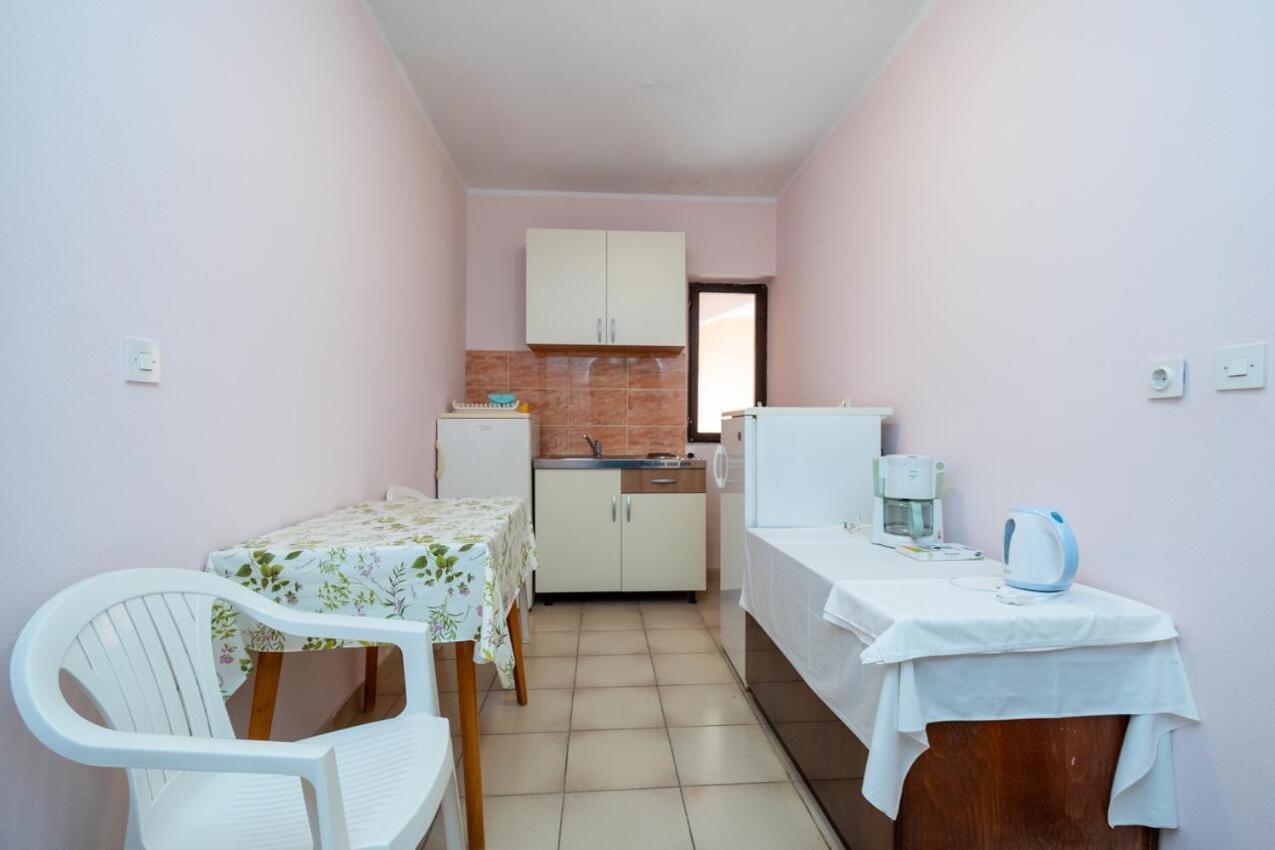 Apartments And Rooms With Parking Space Zubovici, Pag - 16063 Kültér fotó